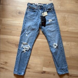 ✨NWT✨ Levi’s Wedgie Jeans, Size 25